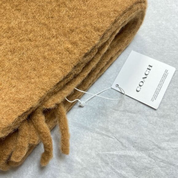 Coach CU815 Muffler with Rubber Patch in Light Saddle, Alpaca+Polyamide - Picture 5 of 5